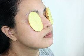 el uso de patatas para el rejuvenecimiento de la zona de los ojos